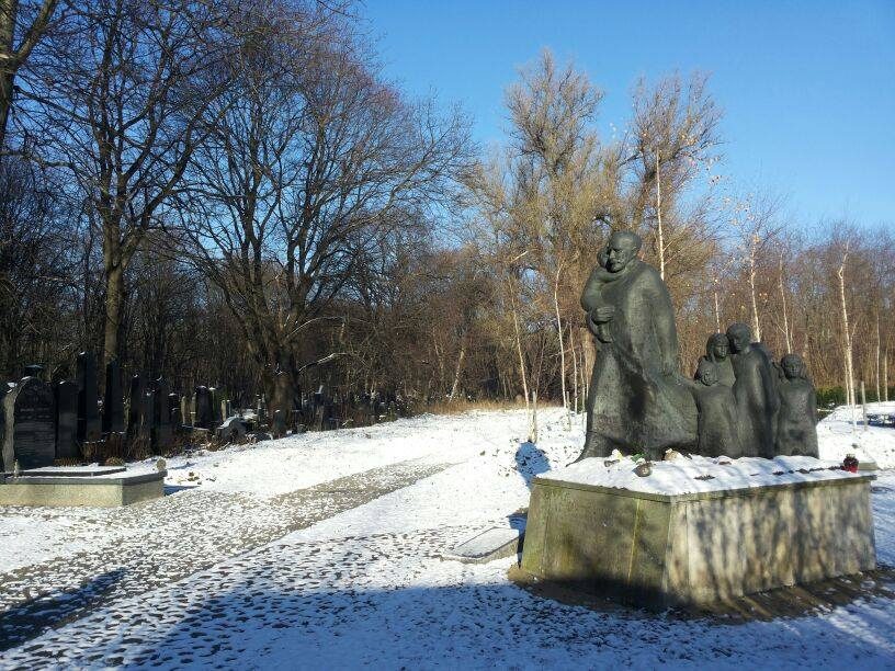 Janusz Korczak's cenotaph, Warsaw, Poland by Alessandra Li Pomi - 02.jpg